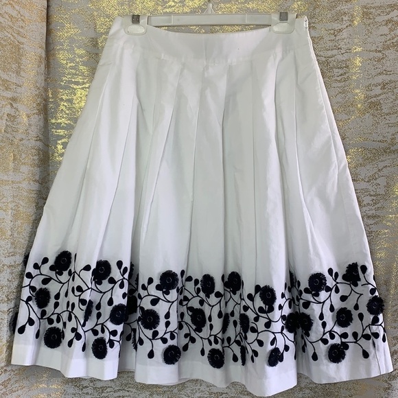 Talbots Women’s White/Black Embroidered Floral-Border Midi Skirt Size 2 - Picture 6 of 16
